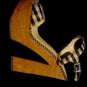 6inch wooden bottomed heels. Jessica Simpson size 8